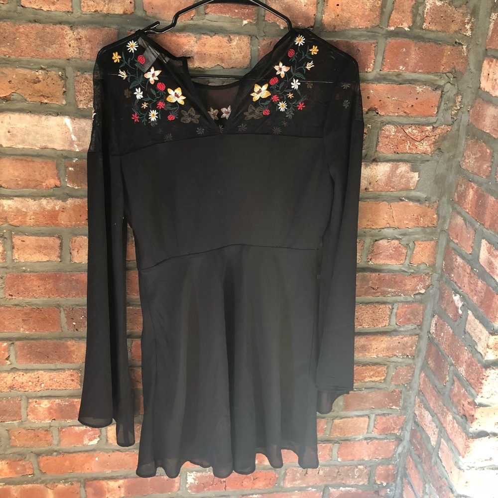 NWOT Forever 21 Floral Embroidery Black Dress